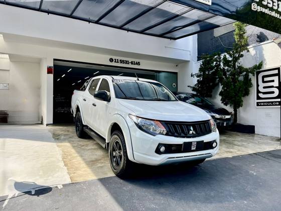 MITSUBISHI L200 TRITON 2.4 16V TURBO DIESEL GL CD 4X4 MANUAL MITSUBISHI L200 TRITON 2.4 16V TURBO DIESEL GL CD 4X4 MANUAL